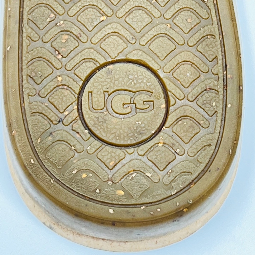UGG Women's Lyndi Chestnut with gold studs leather thong sandals size 7 - Picture 11 of 12
